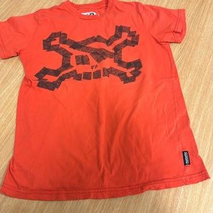 Nununu light t-shirt, size 10/11. Gentle used condition.